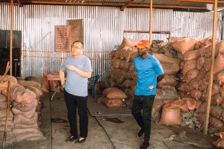 Depot leader with the day's prices for cobalt shown on the wall