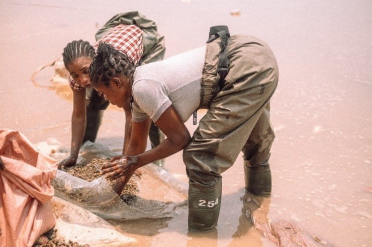 Women washing cobalt ore